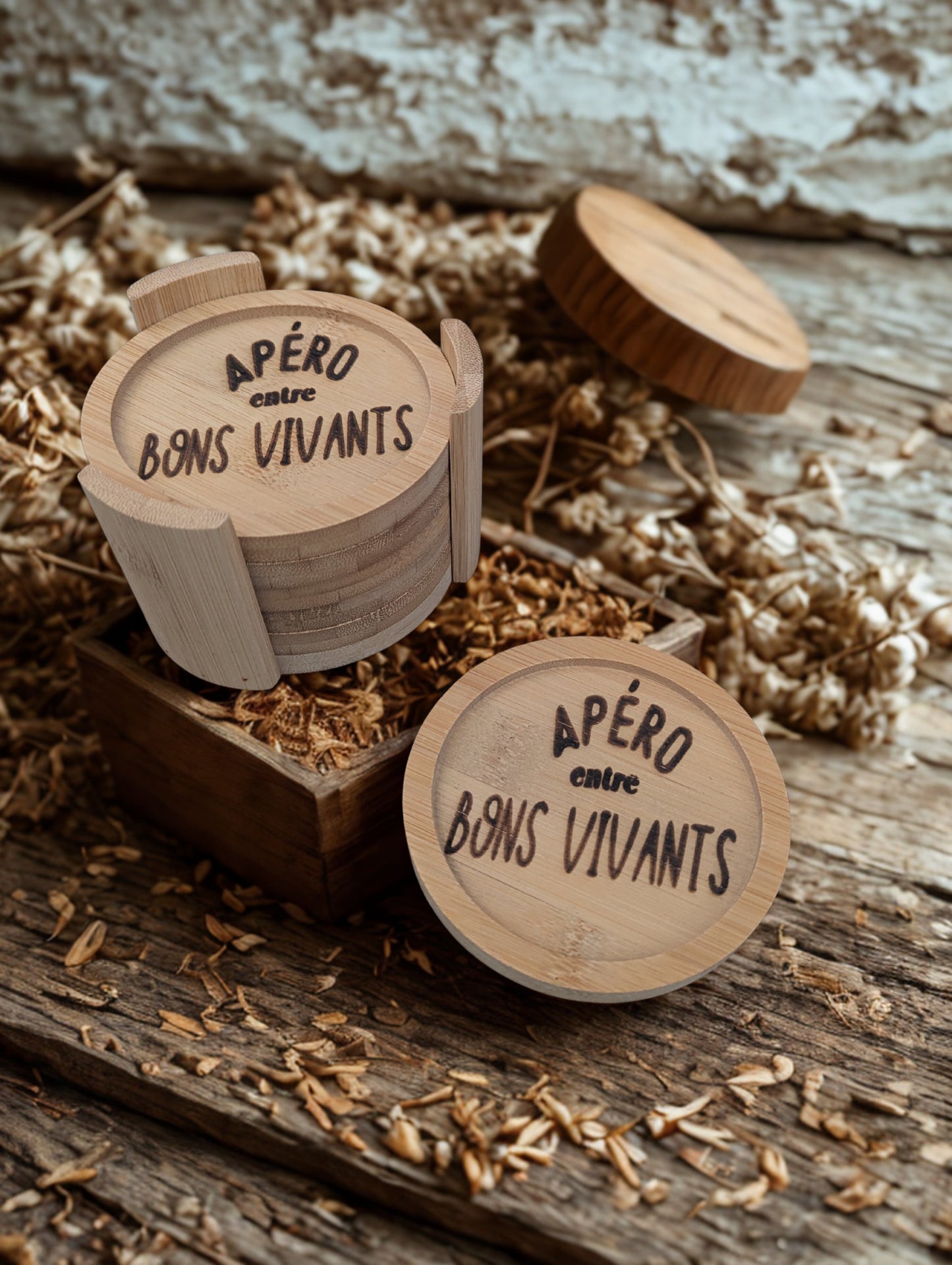 Dessous de verre en bois – Lot de 6 avec support (personnalisables)