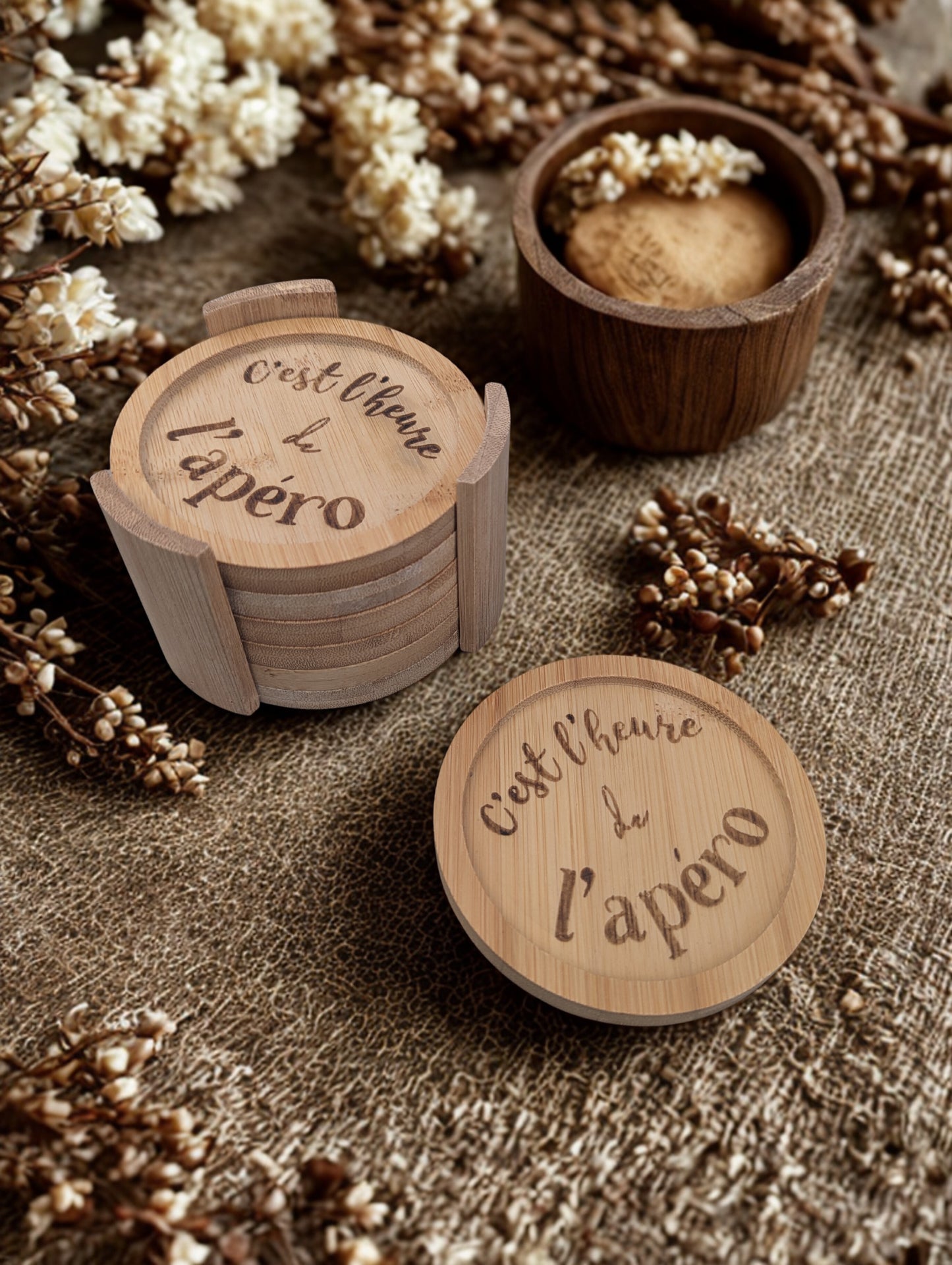 Dessous de verre en bois – Lot de 6 avec support (personnalisables)