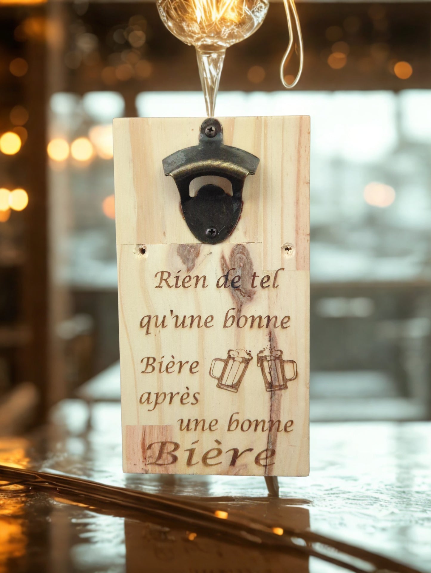 Décapsuleur Mural en Bois Verni avec Aimant – Modèle Standard ou Personnalisable