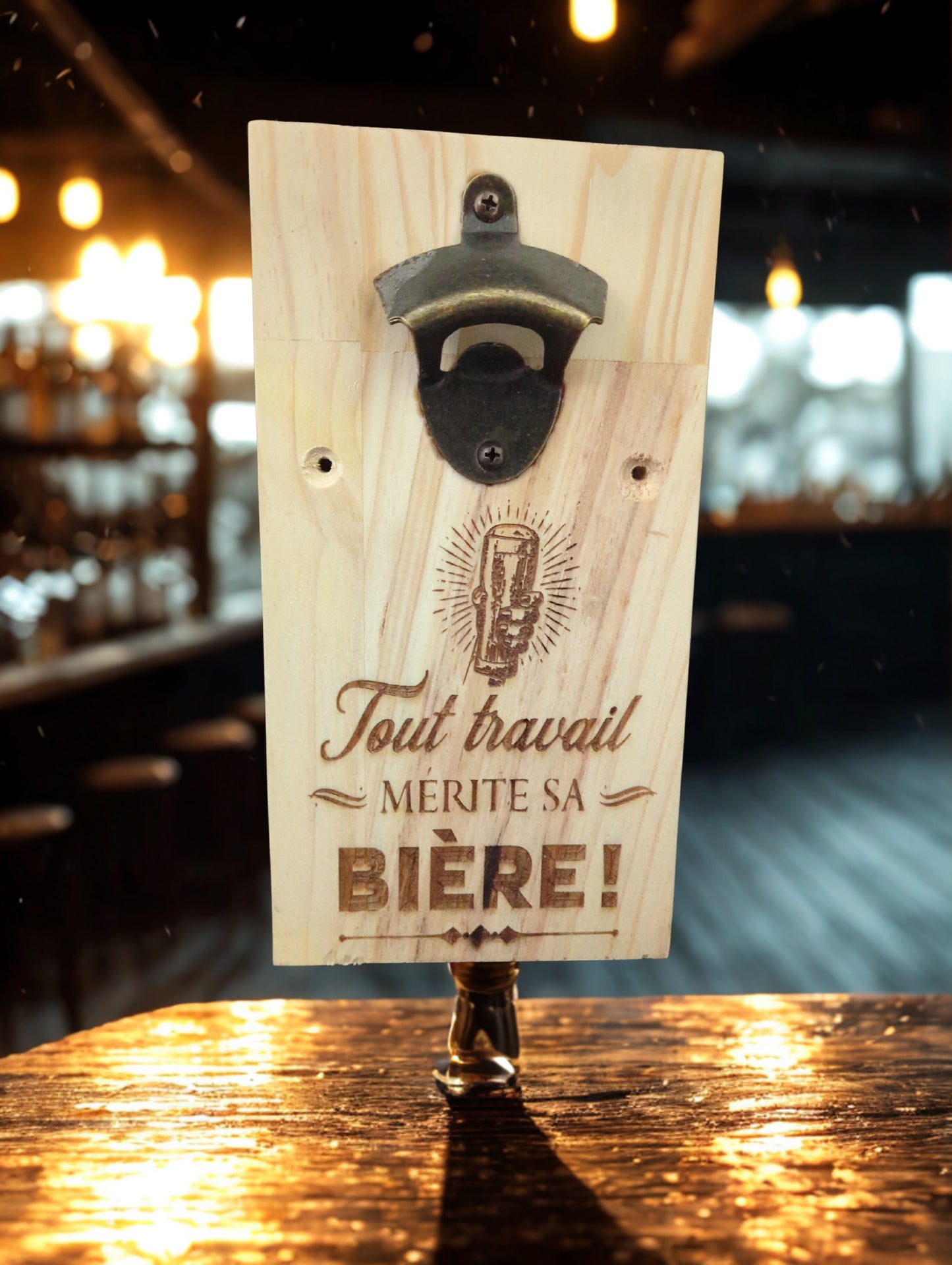 Décapsuleur Mural en Bois Verni avec Aimant – Modèle Standard ou Personnalisable