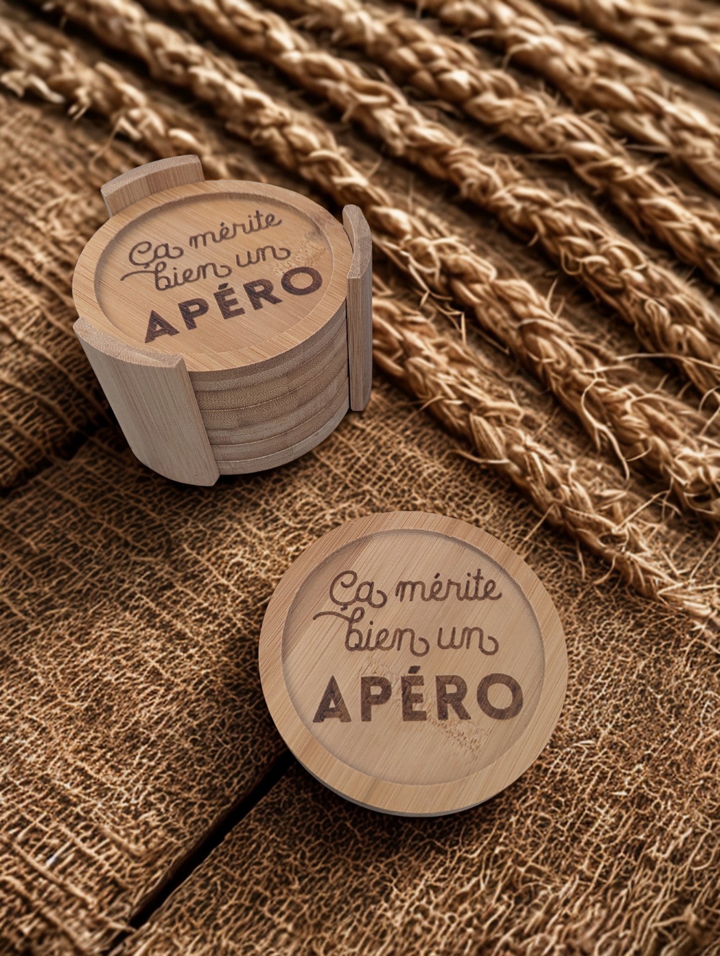 Dessous de verre en bois – Lot de 6 avec support (personnalisables)